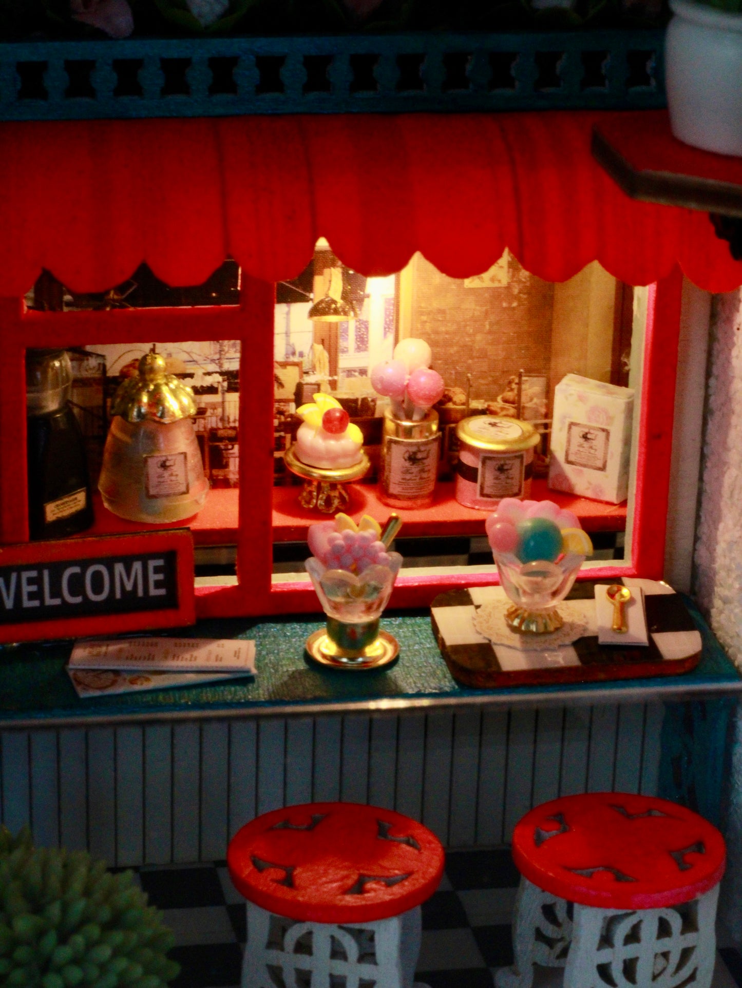 The Retro Dessert Shop Spooder Enclosure