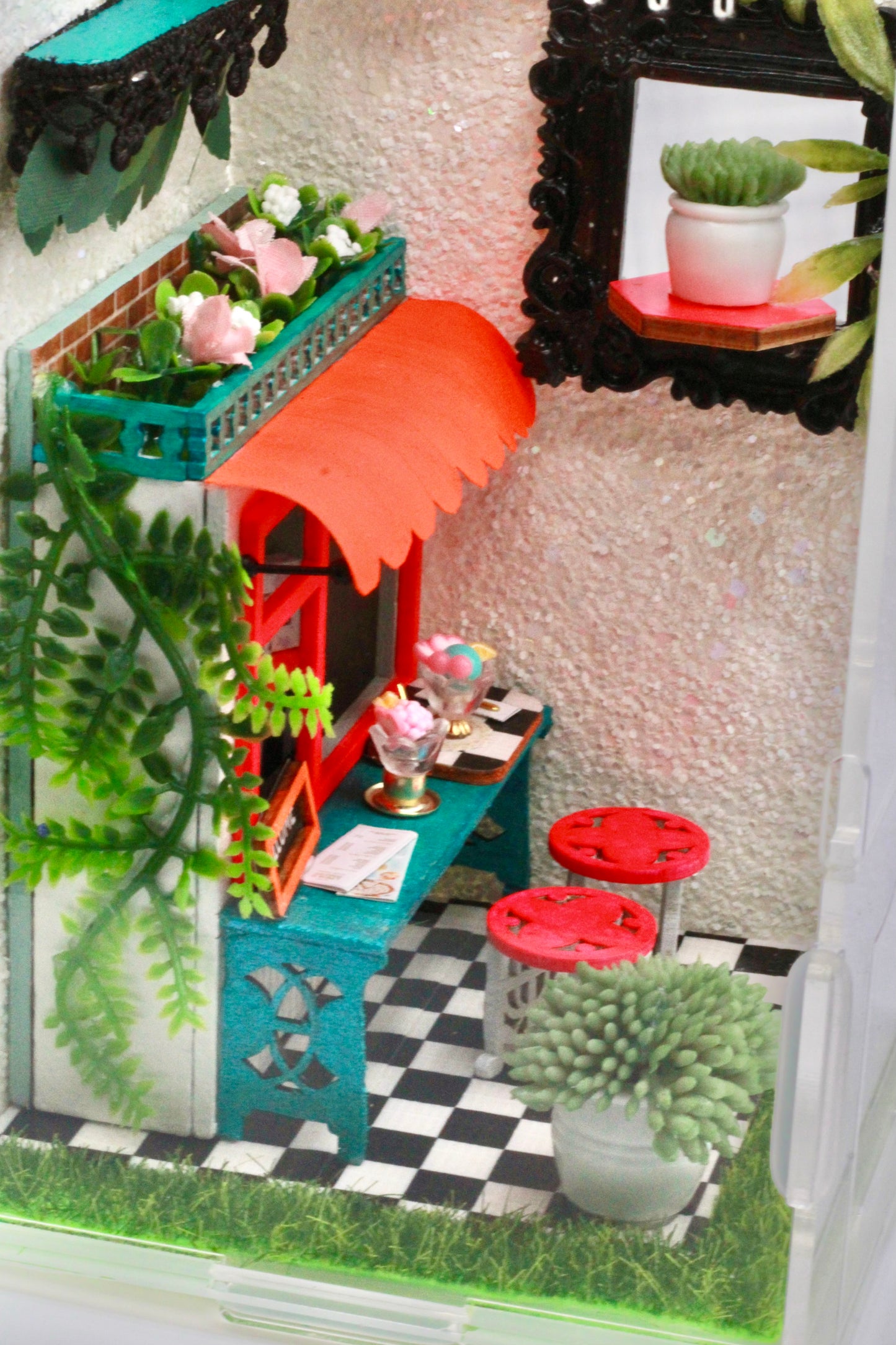 The Retro Dessert Shop Spooder Enclosure