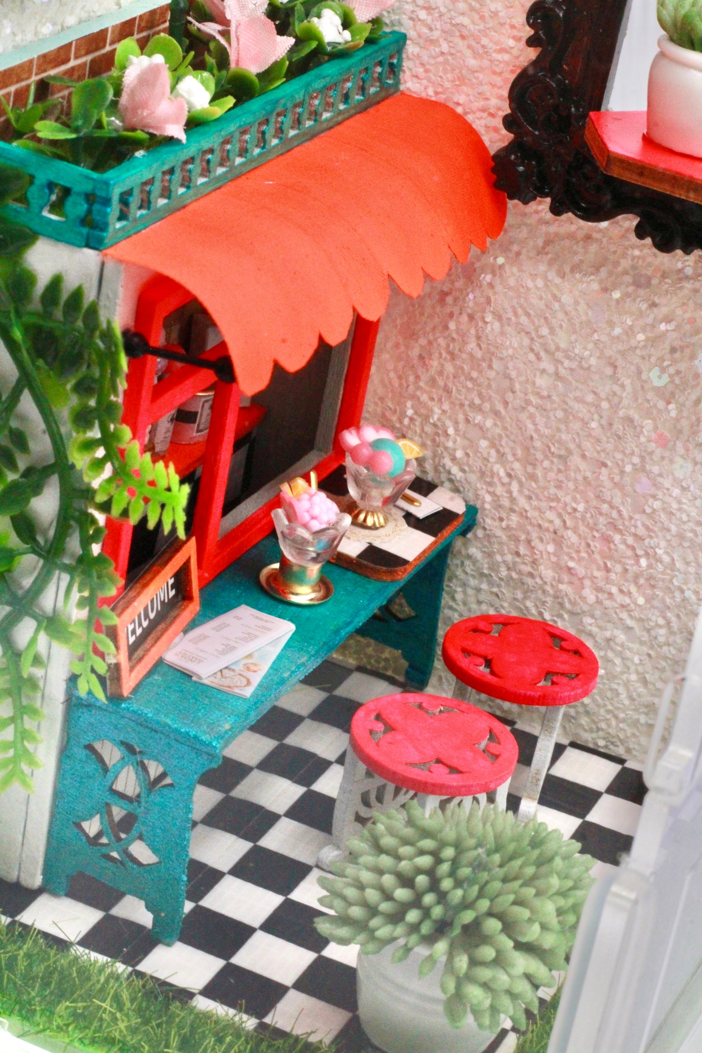 The Retro Dessert Shop Spooder Enclosure
