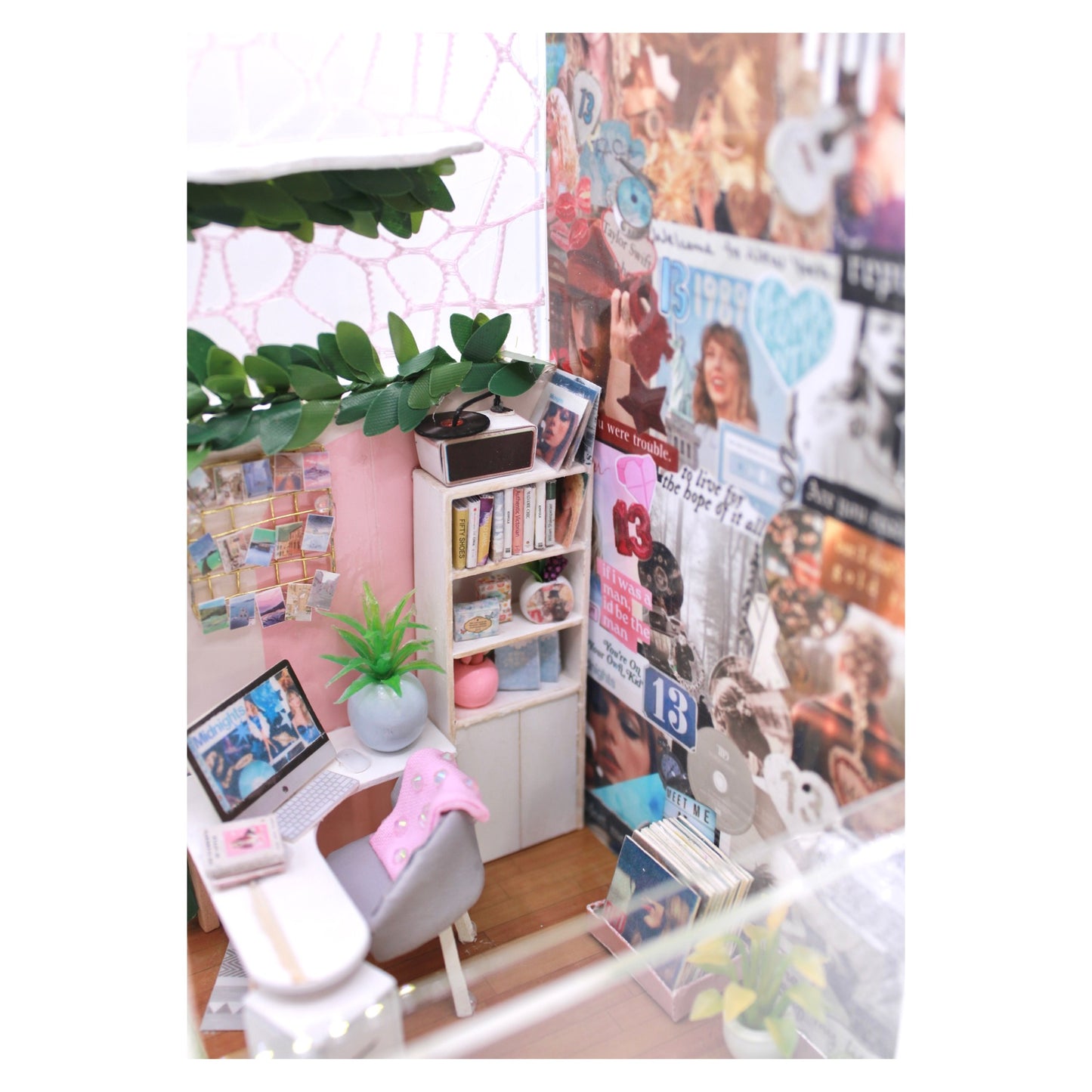 Taylor Swift Themed Spooder Computer Room